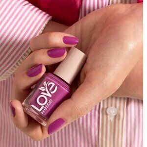 Essie - Love by Essie: "Get It Girl"